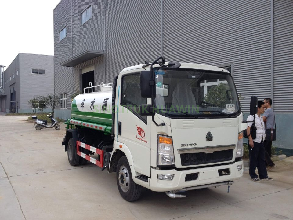 SINOTRUK HOWO 4X2 10000 Liters Water Sprinkle Truck